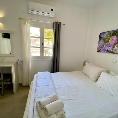 Serene Hill Naousa (Paros)