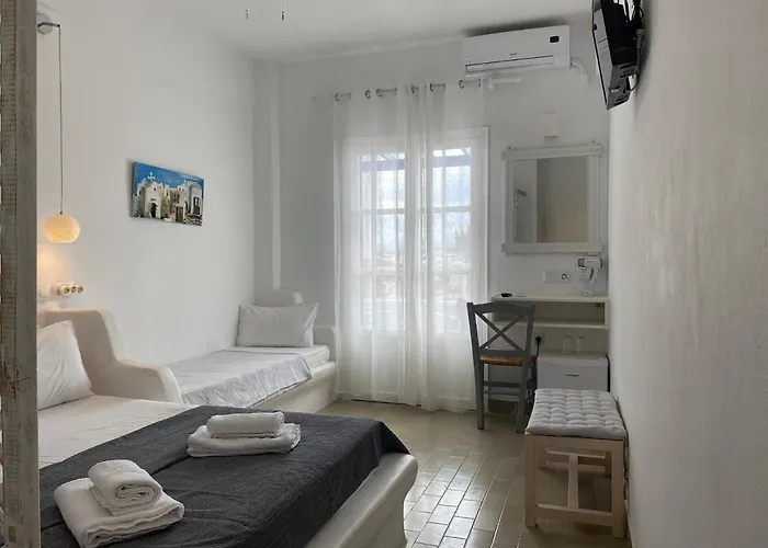 Serene Hill * Naousa (Paros)